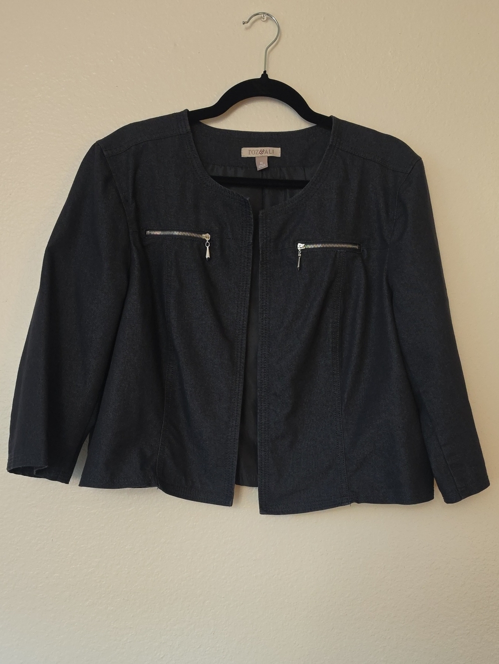 Roz & Ali Black/navy Collarless Cropped Blazer with Zip Pockets